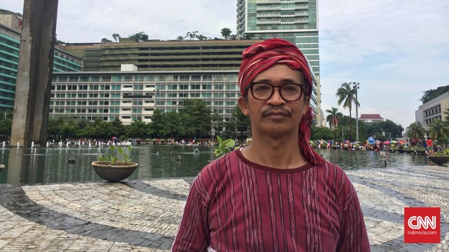 Aliansi Masyarakat Adat Nusantara (AMAN) mendesak Dewan Perwakilan Rakyat (DPR) kecewa DPT tidak juga mengesahkan RUU tersebut.