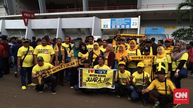 Di tengah tragedi meninggalnya suporter Persib Bandung Ricko Andrean, sejumlah suporter di Kalimantan menggelar deklarasi damai.