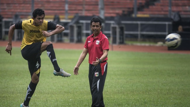 Selain aktif sebagai pesepak bola profesional bersama Mitra Kukar, Rizky Pellu, kerap menghabiskan waktu libur bersama tim futsalnya di Ambon.