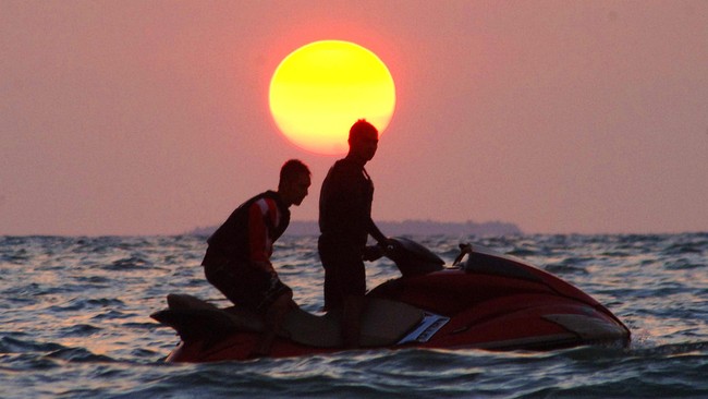 Badung merupakan kabupaten di Bali yang memiliki pesona pantai yang indah dan disebut-sebut sebagai surga water sport di Selatan Bali.