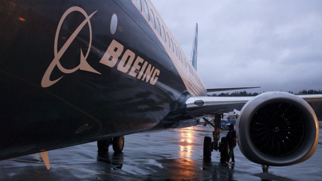 Kemenhub mengaku tak akan meniru langkah Singapura yang melarang seluruh pesawat Boeing 737 Max keluar masuk negaranya usai pesawat Ethiopian Airlines jatuh.