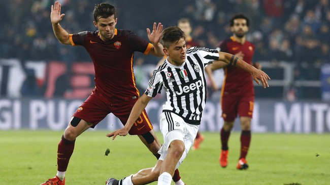 Juventus terus menempel ketat Napoli di puncak klasemen sementara Serie A berkat kemenangan tipis 1-0 atas AS Roma di Stadion Juventus, Minggu (24/1).