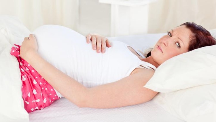 Bunda susah tidur di trimester ketiga kehamilan? Ikuti 7 tips ini yuk, Bun.