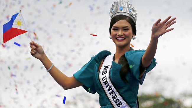 Dalam pembukaan Miss Universe di Manila, Senin (30/1) pagi, Pia Wurtzbach mengingatkan Steve Harley akan kesalahan sebut Miss Universe tahun lalu.