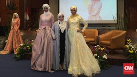 Anniesa Hasibuan Tampilkan Mutiara di New York Fashion Week