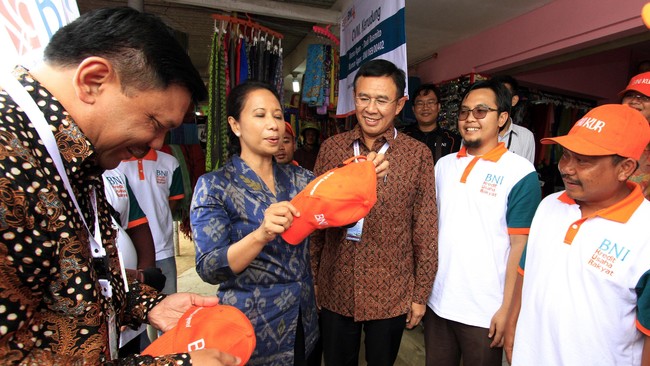 Menteri BUMN Rini Soemarno mengatakan selama ini ketergantungan pembiayaan perusahaan BUMN dari pinjaman perbankan, padahal kemampuan bank terbatas.