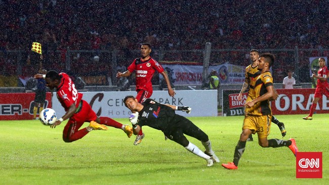 Mantan penyerang timnas ingin liga yang bergulir di tanah air, bukan turnamen. Pasalnya liga akan memberi kepastian kontrak jangka panjang bagi pesepak bola.