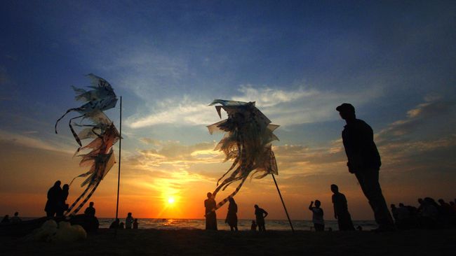 Pulau Jawa, Bali, dan Nusa Tenggara akan mengalami fenomena Matahari terlambat terbenam pada 25-31 Januari.