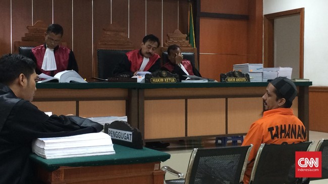 Helmi Alamudi, Junaedi, dan Ridwan Sungkar mengatakan Abu Jandal, petinggi ISIS asal Malang, kecewa dengan orang-orang yang memilih pulang ke Indonesia.