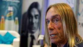 Iggy Pop Rela Bugil Demi Calon Maestro Seni Lukis