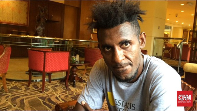 Pemain belakang Maung Bandung, Yanto Basna, menilai pendidikan sebagai salah satu investasi jangka panjang selain kariernya di menjadi pesepak bola.