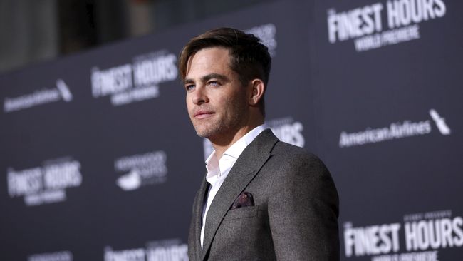 Trailer debut Star Trek Beyond memperlihatkan Kapten Kirk, Spock, Bones, Scotty, dan awak kapal lain diancam kehancuran.