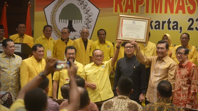 Beberapa tokoh Partai Golkar mulai memperlihatkan eksistesinya untuk mendapatkan dukungan jelang Musyawarah Nasional Luar Biasa April 2016.
