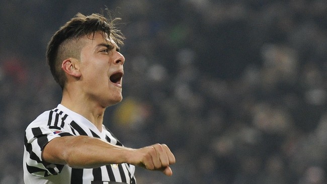 Dybala mengaku bangga disebut-sebut sebagai penerus Messi di timnas Argentina. Namun, mantan pemain Palermo itu enggan dibandingkan dengan Messi.
