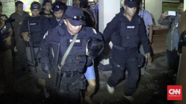Kepala Kepolisian Jenderal Badrodin Haiti lebih berfokus pada pengusutan tersangka yang sudah ditangkap ketimbang sipir yang senjatanya diduga dicuri.