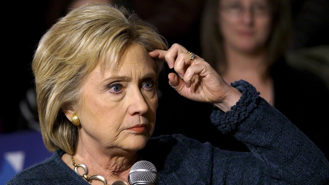 Tim kampanye Hillary Clinton mempertimbangkan mantan panglima tertinggi NATO untuk mendampingi istri Bill Clinton itu sebagai calon wakil presiden.