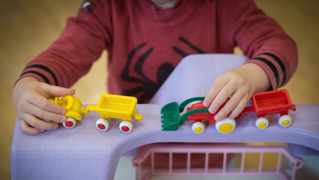 Anak autistik masih punya stigma negatif di masyarakat. Padahal, dengan pola pengasuhan terpadu, penyandang autisme juga bisa berprestasi.