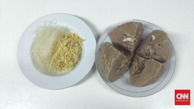 Sebagian orang memilih menu porsi jumbo agar mendapatkan harga yang lebih murah, namun ada sebab lain yang membuat makanan ukuran besar itu menggiurkan.