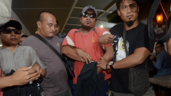 Berdasarkan catatan dan informasi CNNIndonesia.com, setidaknya ada tujuh warga Uighur yang terdeteksi di sana sejak 2014.