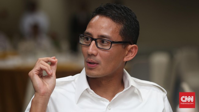 Polda Metro Jaya meminta Sandiaga Uno menunjukkan perilaku taat hukum. Sebagai tokoh publik, ia diminta memberikan contoh positif kepada masyarakat.