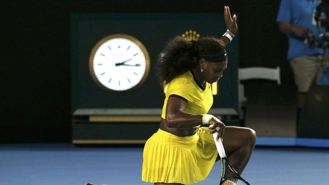 Serena Williams terlalu cepat dan kuat untuk Agnieszka Radwanska, petenis peringkat empat dunia yang bertarung melawannya di semifinal Australia Terbuka.