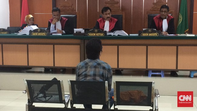 Menurut Menteri Luhut, memfasilitasi orang lain untuk bergabung ke kelompok radikal dan separatis juga akan dikenakan hukuman pidana.