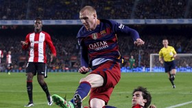 Barcelona Memastikan Melepas Beknya