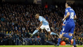 Babak Pertama: Gol Barkley Dibalas Fernandinho