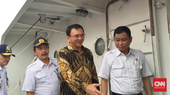 Menhub juga meminta pelaku usaha kendaraan berbasis aplikasi untuk mau dihimpun dalam sebuah organisasi sehingga penghasilan dan pajaknya terdata.
