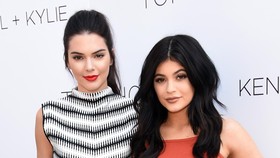 Kendall dan Kylie Jadi Peri, Caitlyn Jadi Hercules