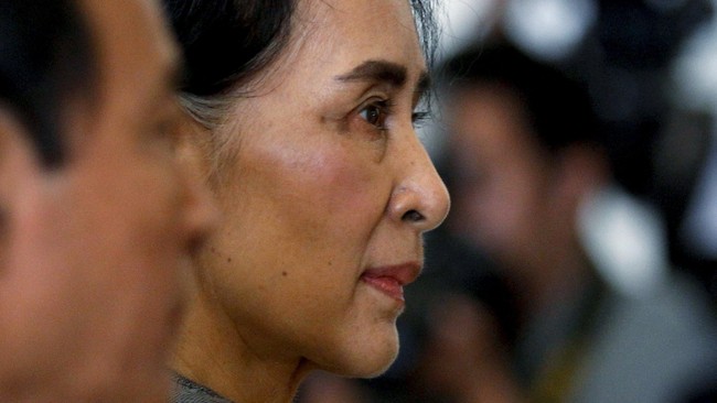Kedubes Myanmar di Jakarta menegaskan bahwa penundaan kunjungan Suu Kyi ke Jakarta bukan lantaran ancaman bom, melainkan karena munculnya konflik internal.
