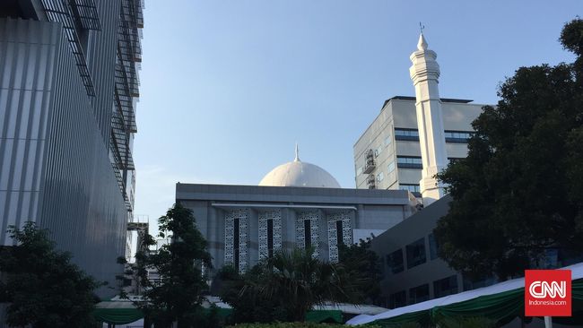 Resmikan Masjid Fatahillah, Presiden Jokowi Sindir Ahok Jokowi sempat terkejut ketika datang ke Jakarta dan masuk ke Masjid Istiqlal yang ternyata milik nasional dan bukan Pemprov DKI.