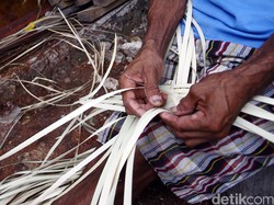 Mengenal Nyurat Lontar, Tujuan, dan Cara Membuatnya