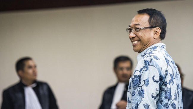 Narapidana Lapas Sukamiskin Jero Wacik mengatakan sejumlah narapidana kasus korupsi mengubah bentuk kloset menjadi 'kloset duduk' karena sakit.