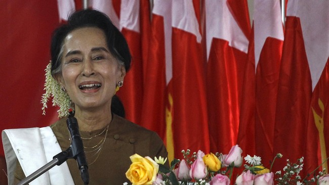 Aung San Suu Kyi menunda kunjungan ke Indonesia menyusul gelombang kekerasan yang kembali terjadi terhadap etnis Rohingya di Myanmar belakangan ini.