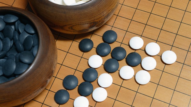 Pemain Go Lee Sedol dari Korsel meraih kemenangan pertamanya melawan program komputer Google DeepMind AlphaGo dalam rangkaian keempat dari lima pertandingan.