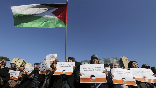 Pengamat mengatakan langkah AS menghantikan dana bagi UNRWA menguntungkan Israel tapi mengancam upaya perdamaian di Timur Tengah.