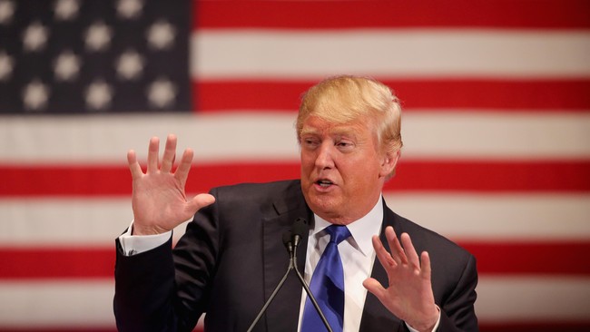 Donald Trump, kandidat capres AS dari Partai Republik, ternyata pernah menyatakan dukungan terhadap invasi tersebut dalam sebuah wawancara pada 2002.