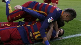 Gol Bunuh Diri Bikin Barca Unggul di Babak Pertama