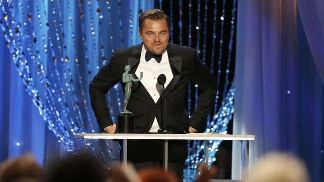 DiCaprio memenangkan nominasi Aktor Film Terbaik di SAG Awards 2016 atas aktingnya dalam film The Revenant.
