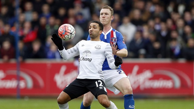 Arouna Kone, Aaron Lennon, dan Ross Barkley membawa Everton mengalahkan Carlisle United dengan skor 3-0.