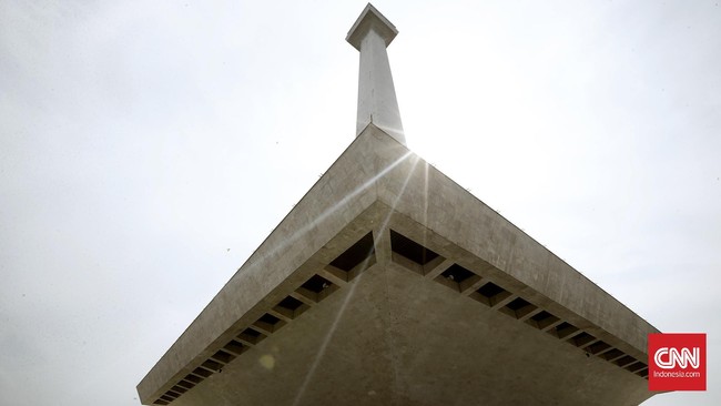 Sejumlah lampu penerangan dan air mancur di sekitaran Monumen Nasional dipadamkan pada pukul 20.30 hingga 21.30 WIB.