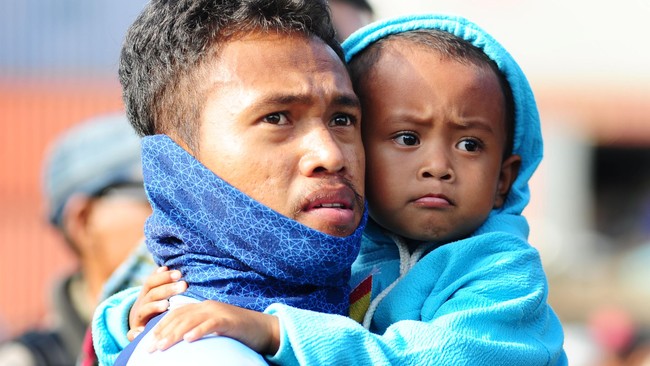 Sebanyak 3.583 anak eks-Gafatar terancam tak mendapatkan hak mereka sebagai anak, akibat dicap buruk oleh warga di sekitar tempat tinggal mereka.