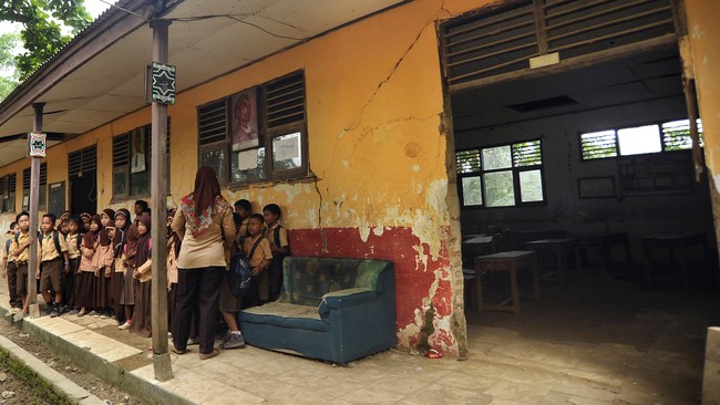 Kemendikbud menyatakan tak tahu menahu soal verifikasi ormas yang lolos Organisasi Penggerak senilai puluhan miliar. Verifikasi dilakukan lembaga independen.