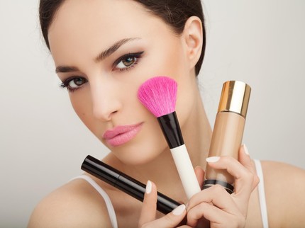 5 Tips Makeup Tetap Cetar Meski Pakai Masker
