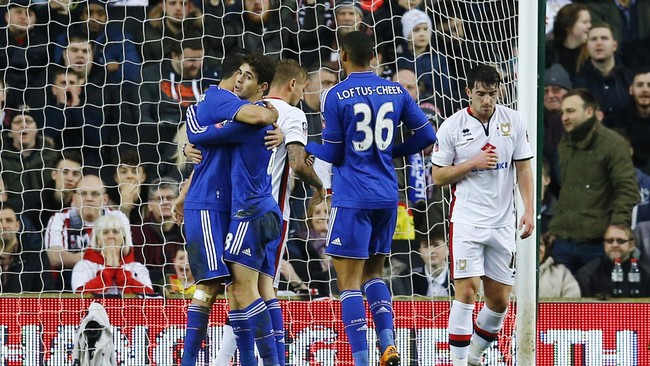 Penyerang "The Blues", Oscar, mencetak hattrick pada babak pertama.