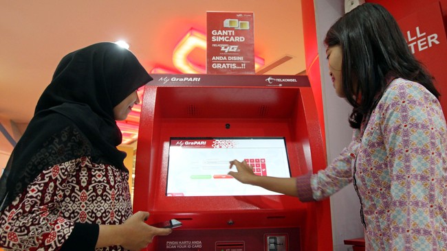Telkomsel menghadirkan mesin MyGraPari sebagai media digital layanan agar dapat diakses secara mandiri oleh pelanggan di sejumlah area publik.