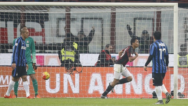 Striker AC Milan Carlos Bacca mendedikasikan golnya ke gawang Inter Milan untuk sang anak yang berulang tahun.
