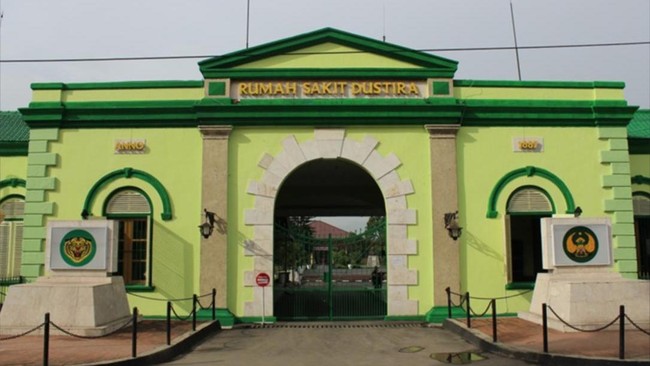 Di kamp tersebut dikumpulkan ratusan anggota Freemason oleh tentara Jepang. Di kamp tersebut, para anggota Freemason mendirikan loji darurat.