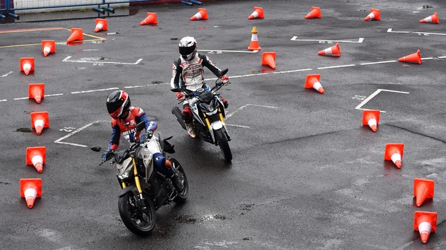 Angka penjualan sepeda motor di Indonesia menjadi salah satu parameter konsumsi masyarakat yang berujung pada pertumbuhan ekonomi nasional.